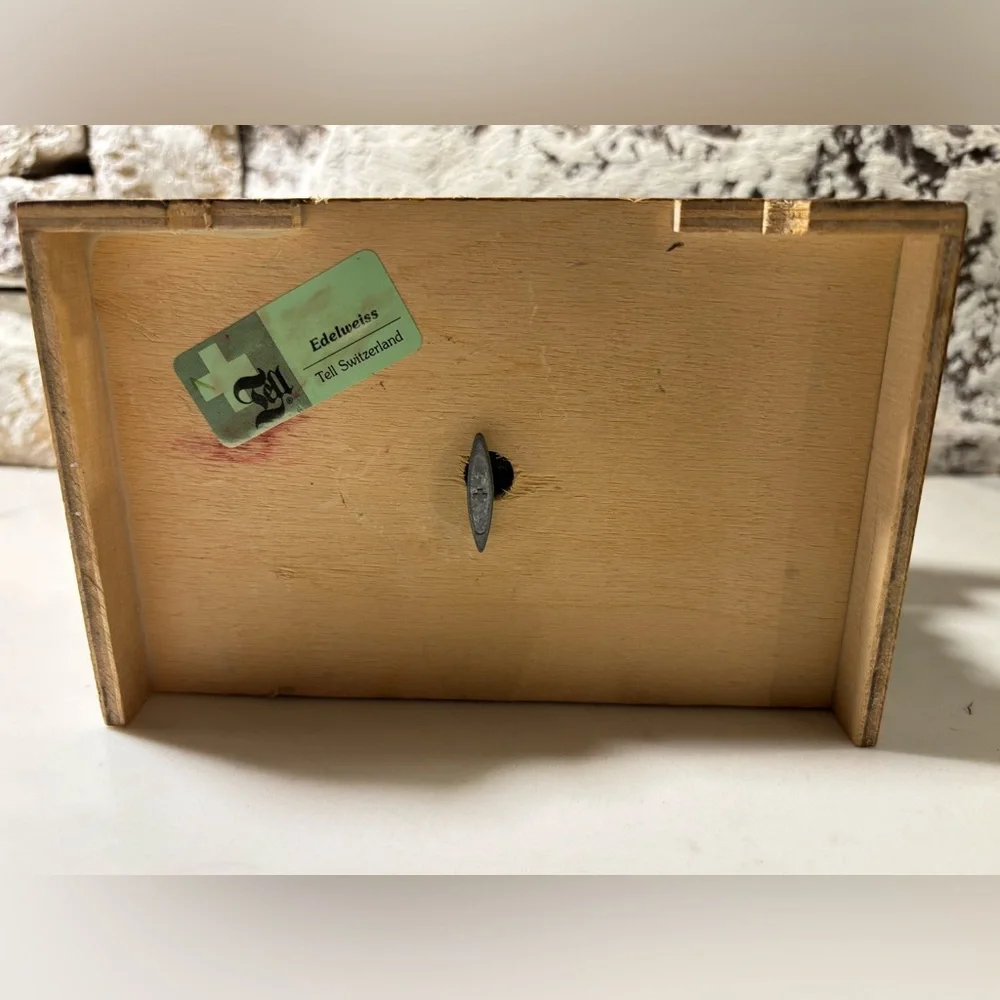 Vintage Swiss Chalet Music Box Edelweiss - Picture 6 of 6